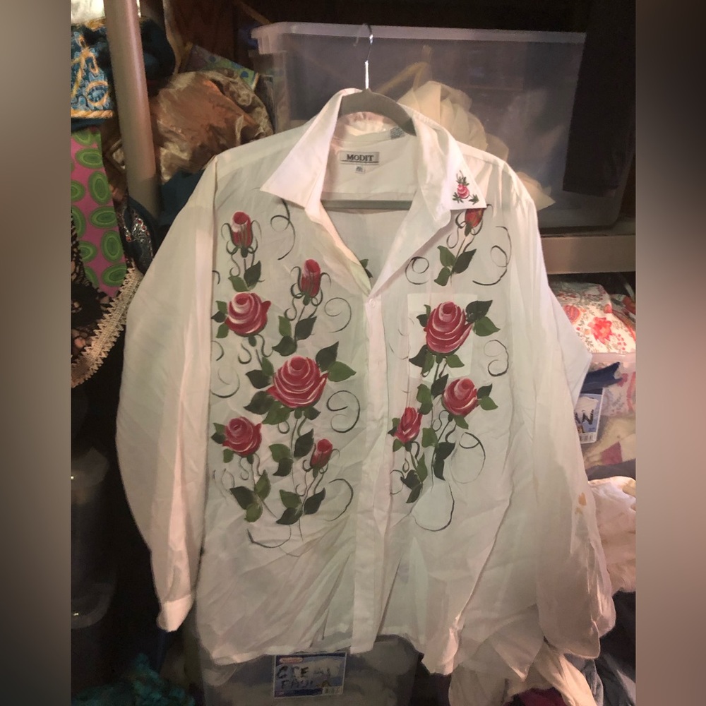 ❤️Modit Hand Painted Rose Embellished Shirt- 645 $35 or $30 w/offer